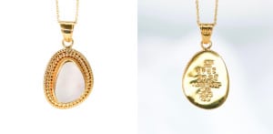 white-gold-class-pendant-front-and-back