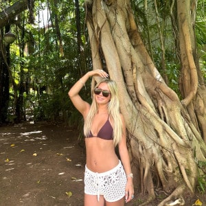 kaelynne-posing-in-beachwear-in-the-trees