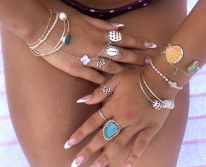 birds-eye-view-of-kaelynne's-hands